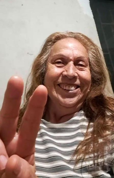 Miembro de la comunidad Premia2 con su premio