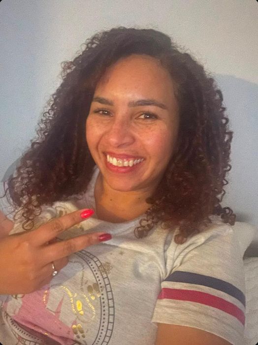 Miembro de la comunidad Premia2 con su premio